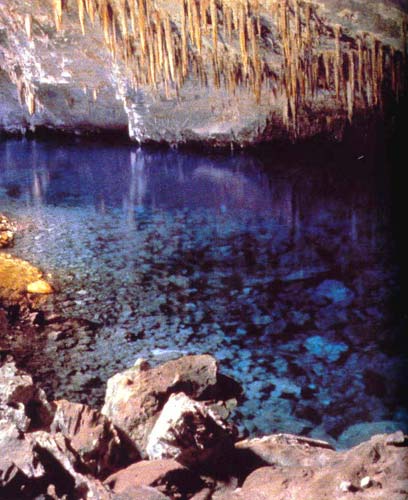 Gruta do Lago Azul