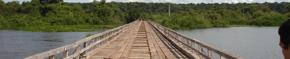 Brug naar pousada Rio Mutum